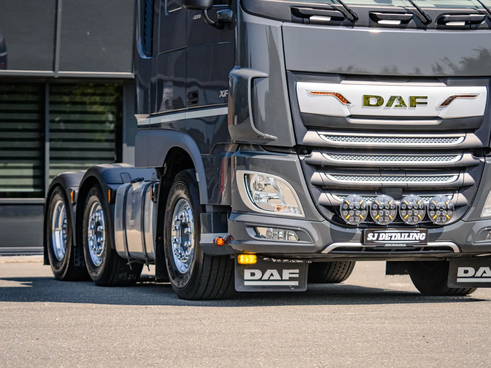 Camion european pe traseu de transport internațional de marfă