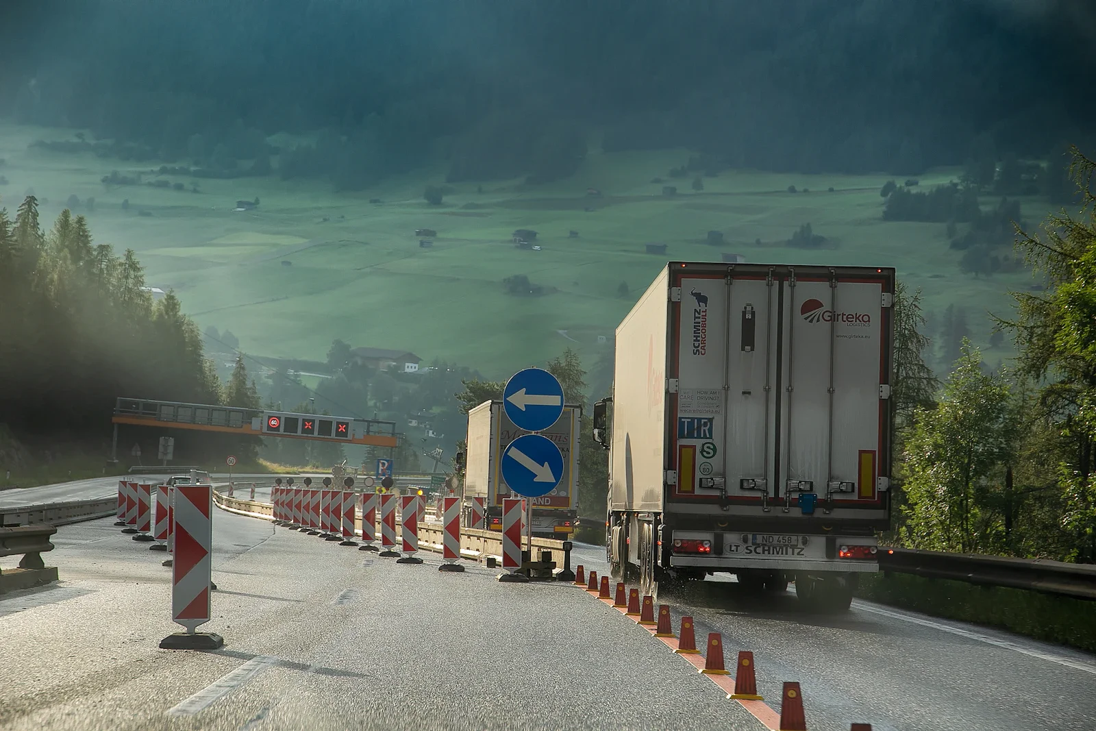 Camion european de transport internațional pe autostradă sub incidența Convenției CMR